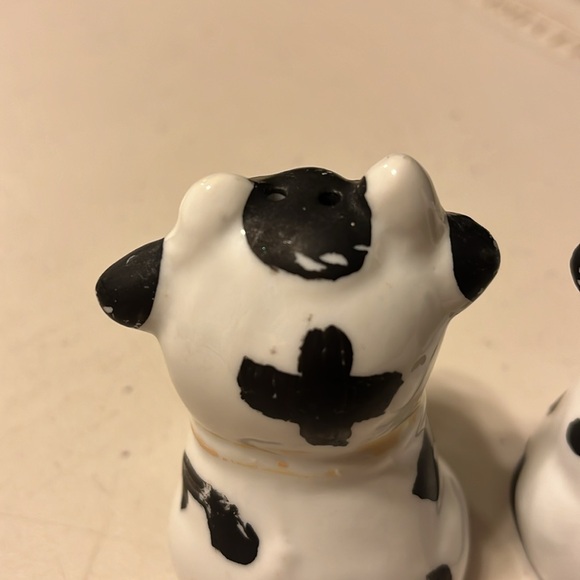 Cow Salt and Pepper Shakers - Black and White. Vintage - Picture 7 of 8